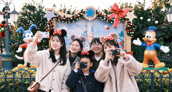 PhotoPass Teases Holiday Photo Ops at Walt Disney World